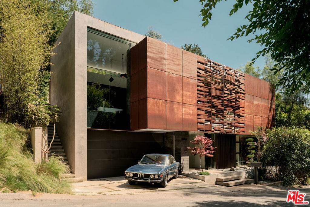 8050 Willow Glen Road - Photo 1