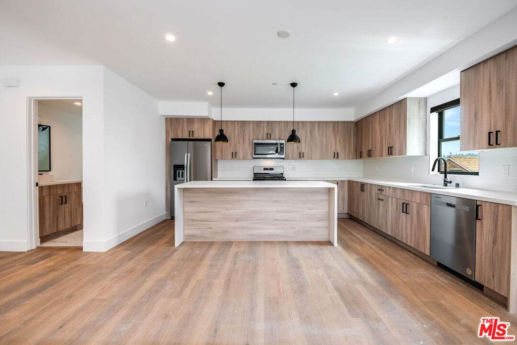 354 1/2 Newland Street - Photo 1