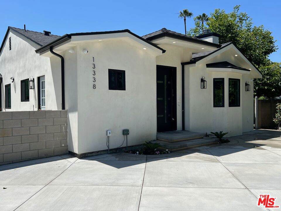 13338 Magnolia Boulevard - Photo 1