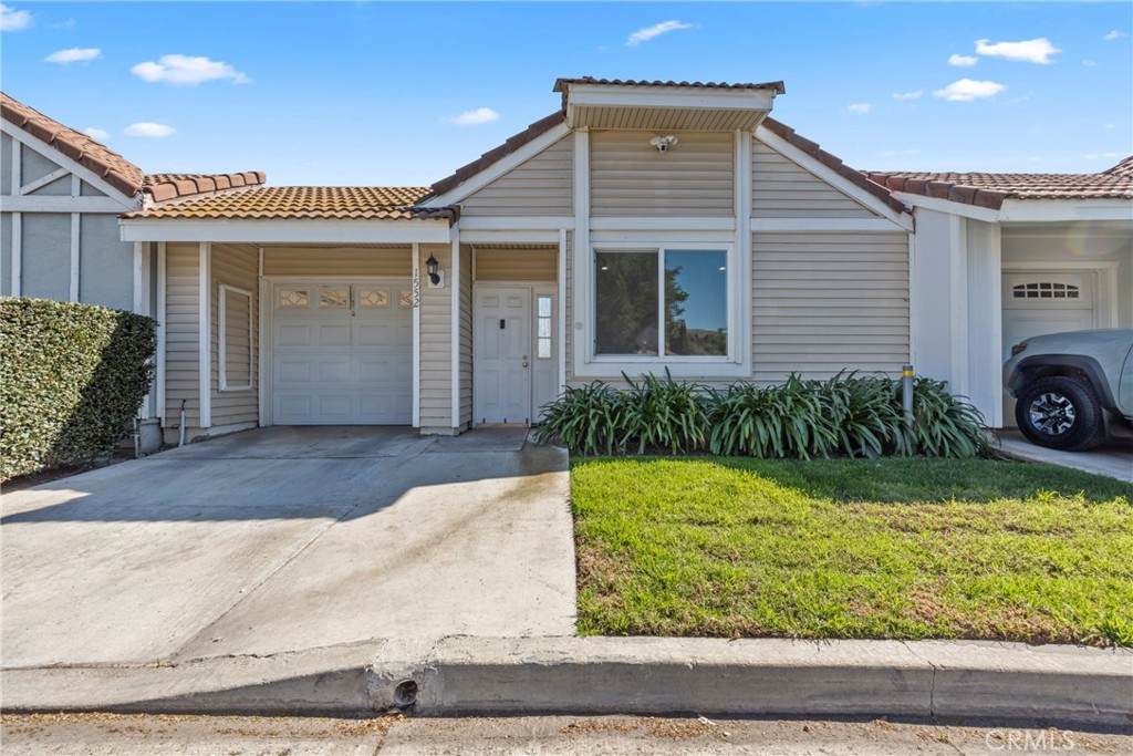 1552 Club Drive - Photo 1