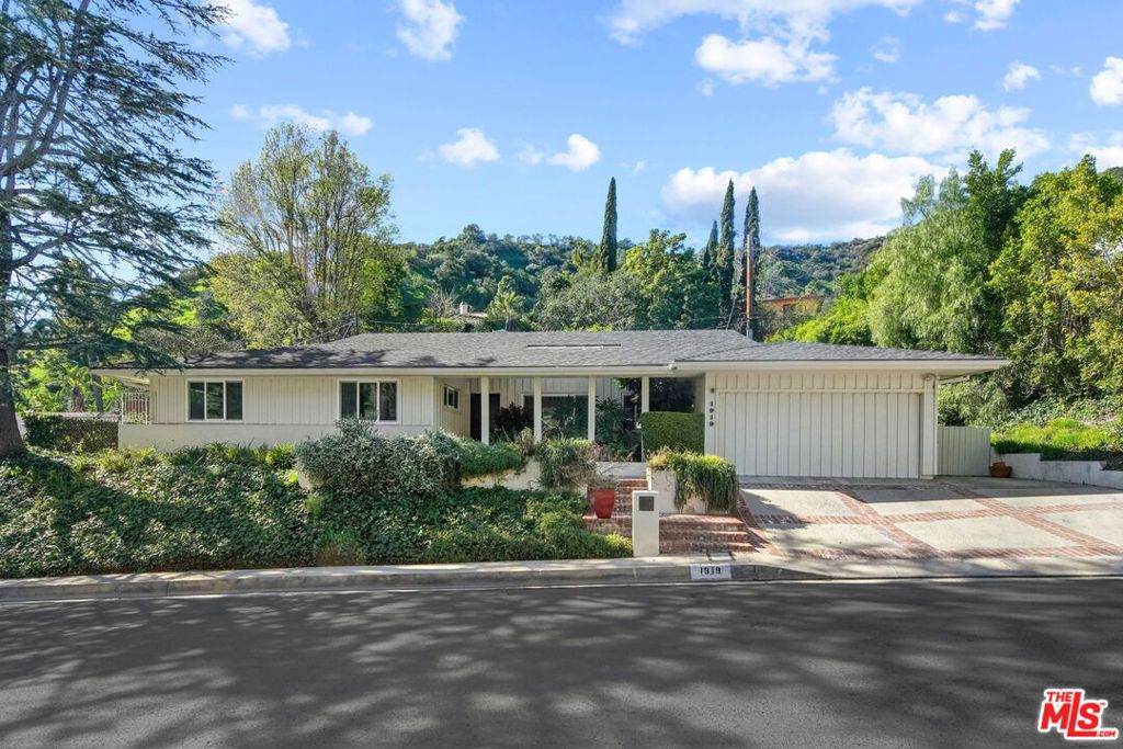 1919 San Ysidro Drive - Photo 1