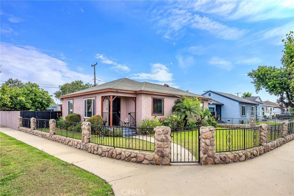1700 Raymond Street - Photo 1