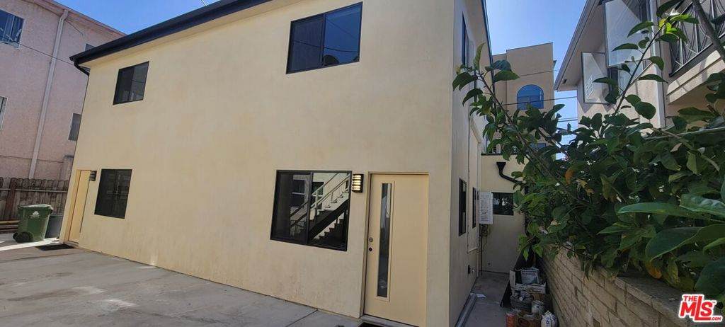 1427 Shenandoah Street - Photo 1