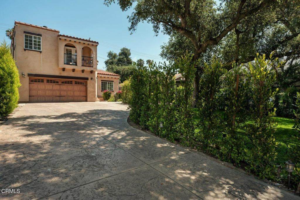 3359 Mills Avenue - Photo 1