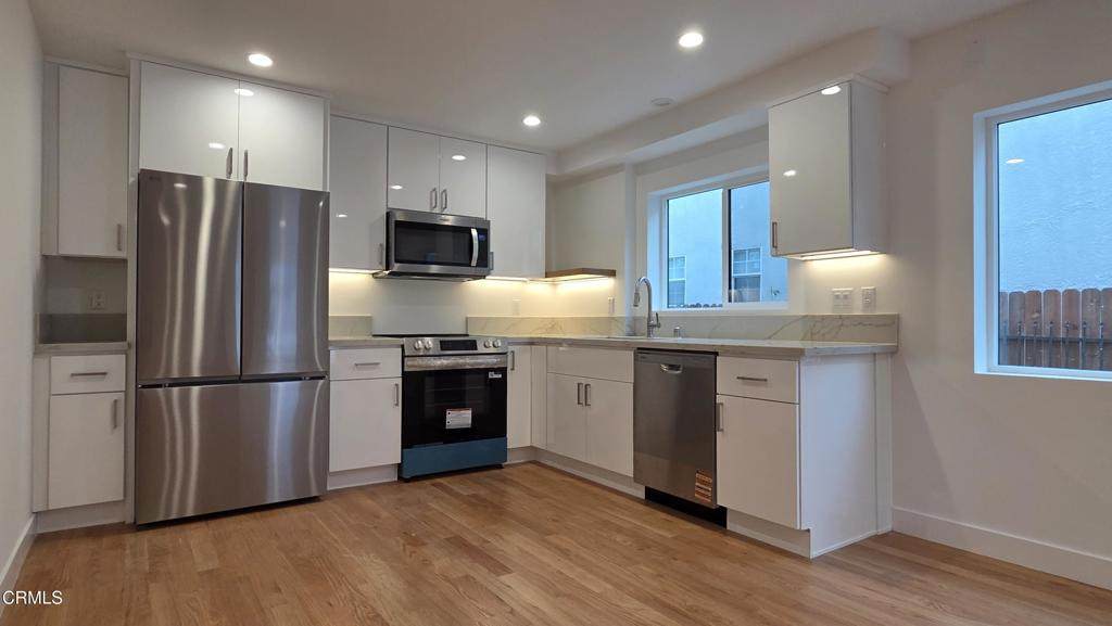 917 1/2 Ridgewood Place - Photo 1
