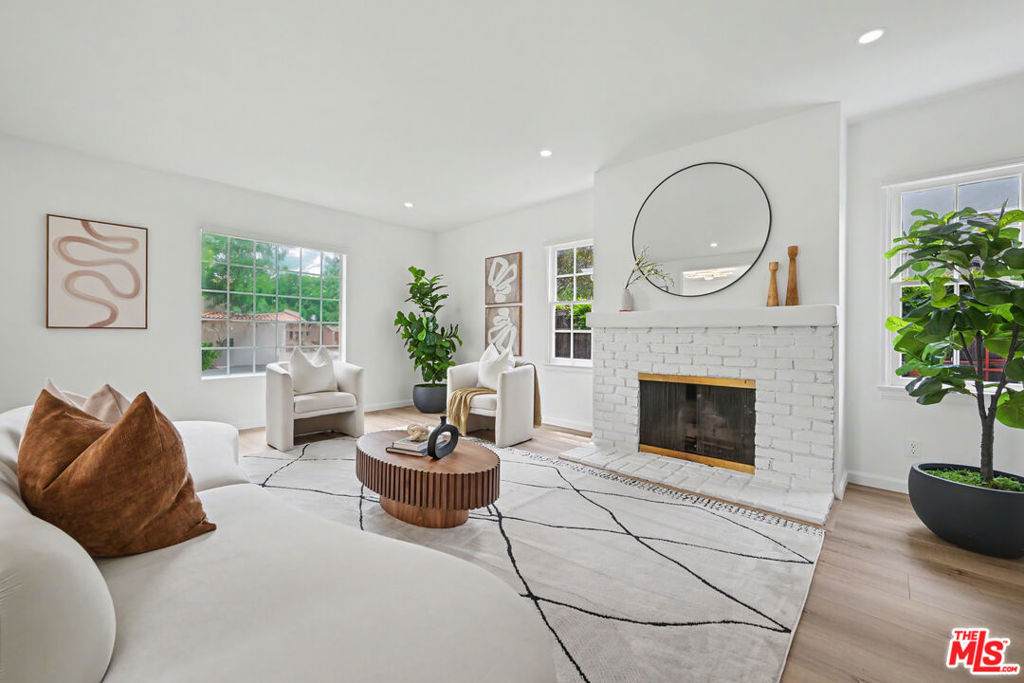 5119 Enfield Avenue - Photo 1