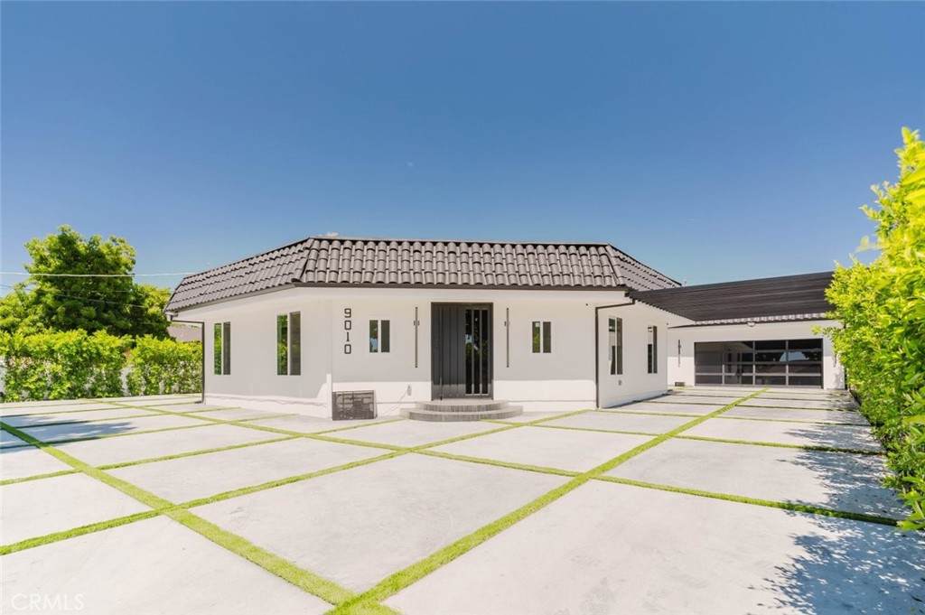 9010 Dempsey Avenue - Photo 1