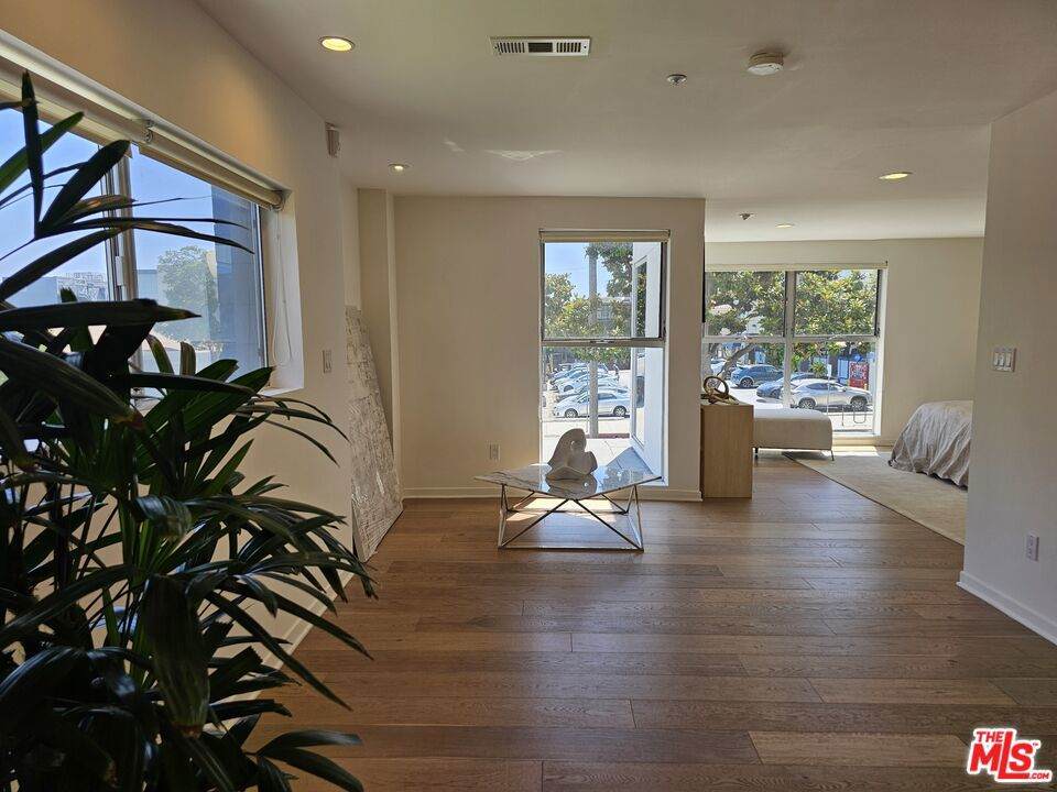 1617 Broadway - Photo 1
