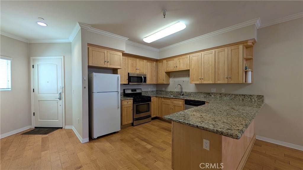214 Alexandria Avenue - Photo 1