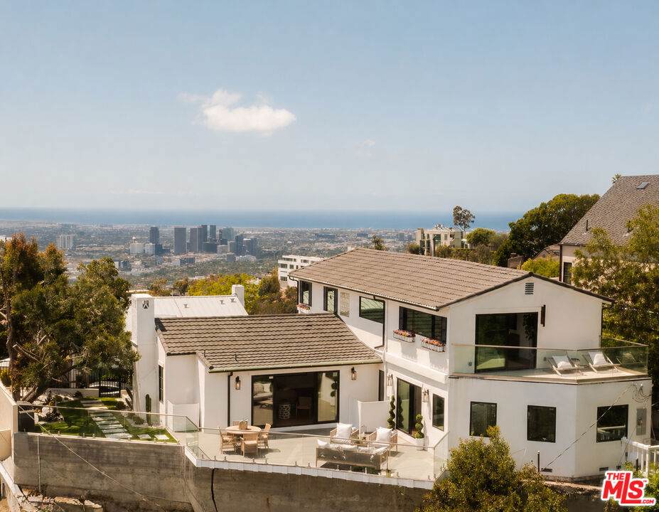 8921 Appian Way - Photo 1