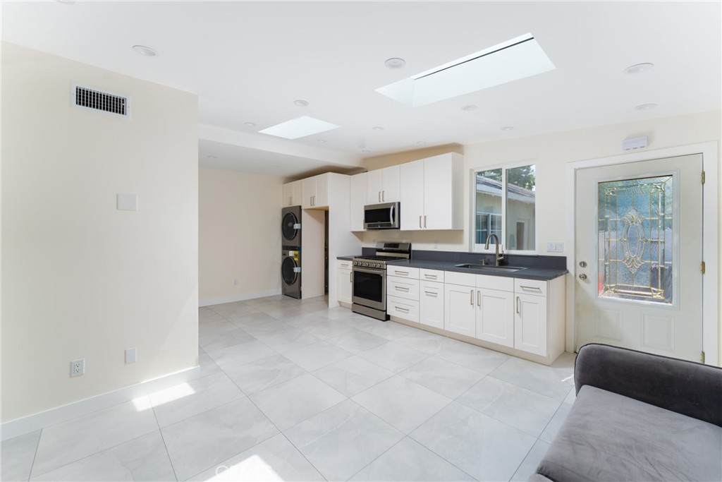 537 Spencer Street - Photo 1