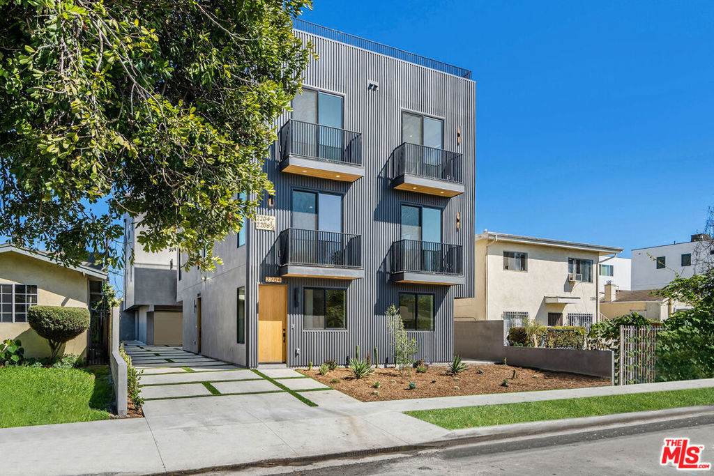2204 1/2 Carmona Avenue - Photo 1