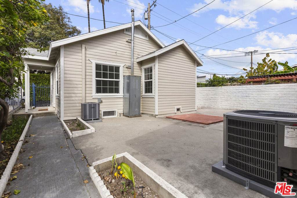 135 1/2 Dillon Street - Photo 1