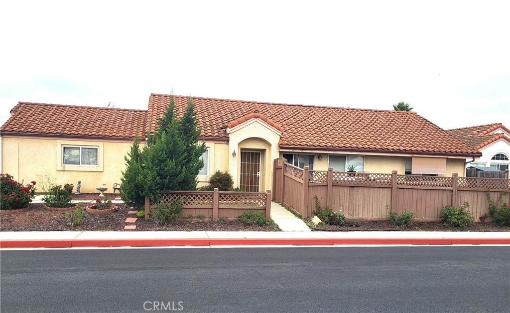 715 Hawthorn - Photo 1