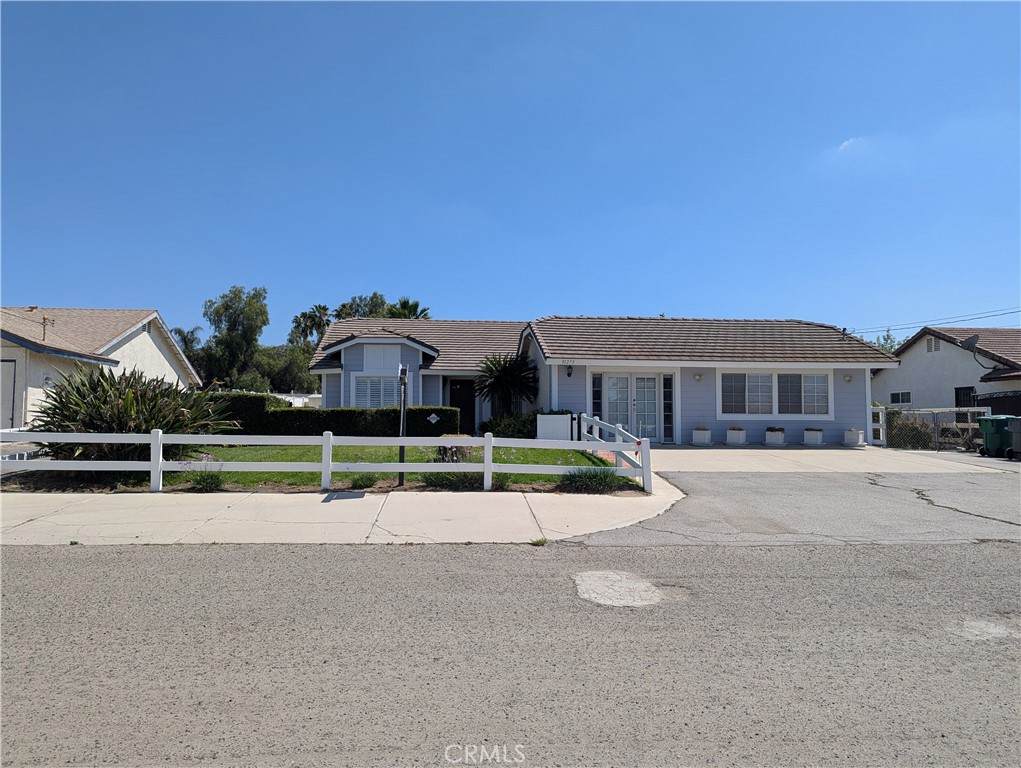 31273 Montgomery Avenue - Photo 1