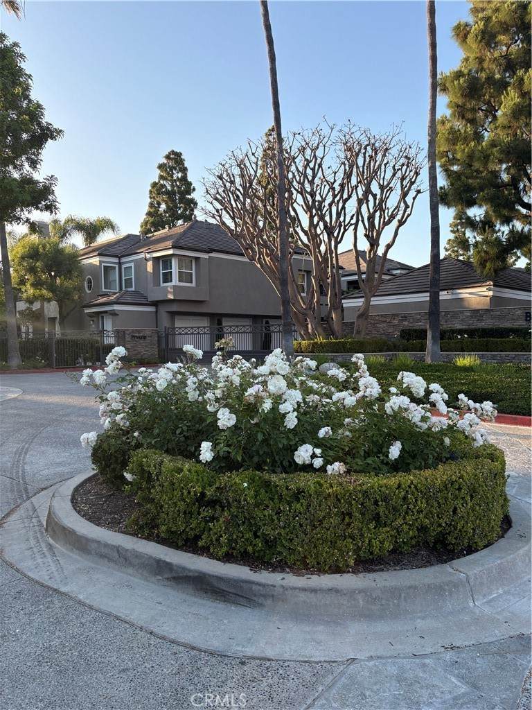 66 Baycrest Court - Photo 1