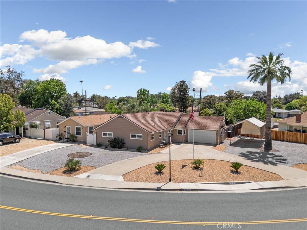 3540 Nelson - Photo 1