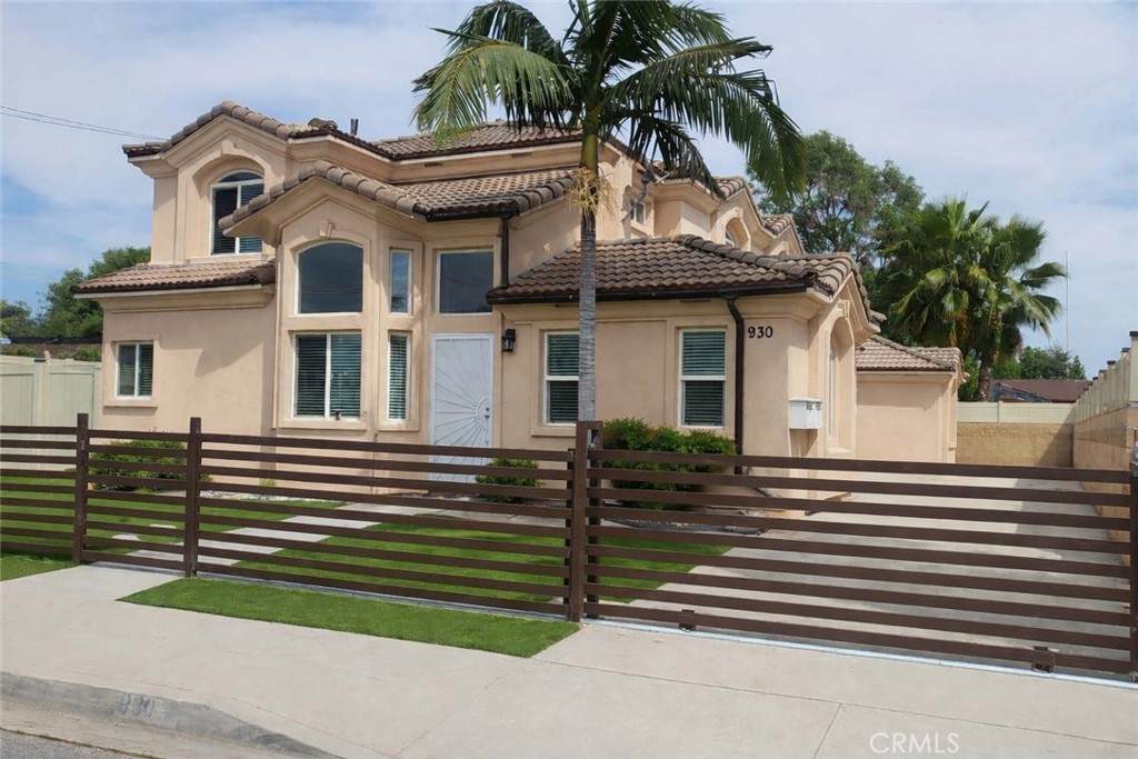 930 S Charlotte Ave - Photo 1