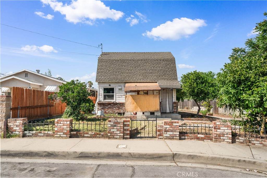137 Loftus Drive - Photo 1