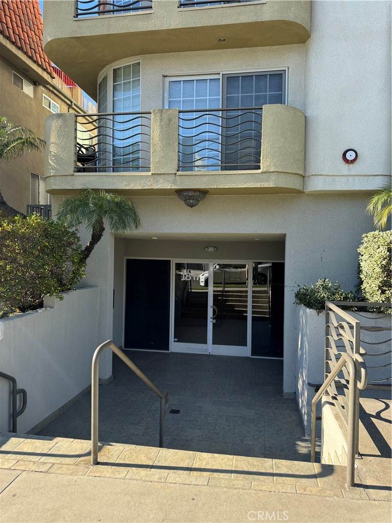 1817 Selby Ave - Photo 1