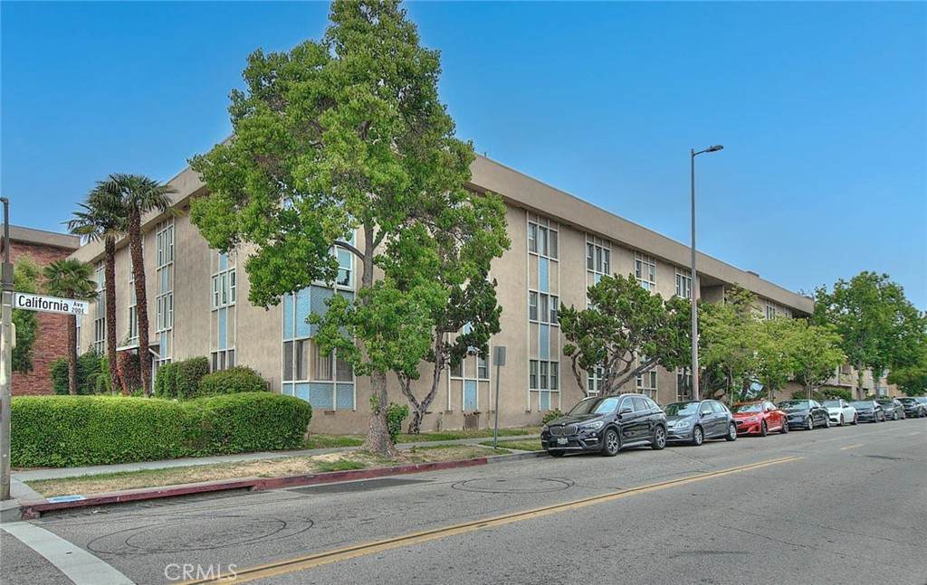 211 California - Photo 1