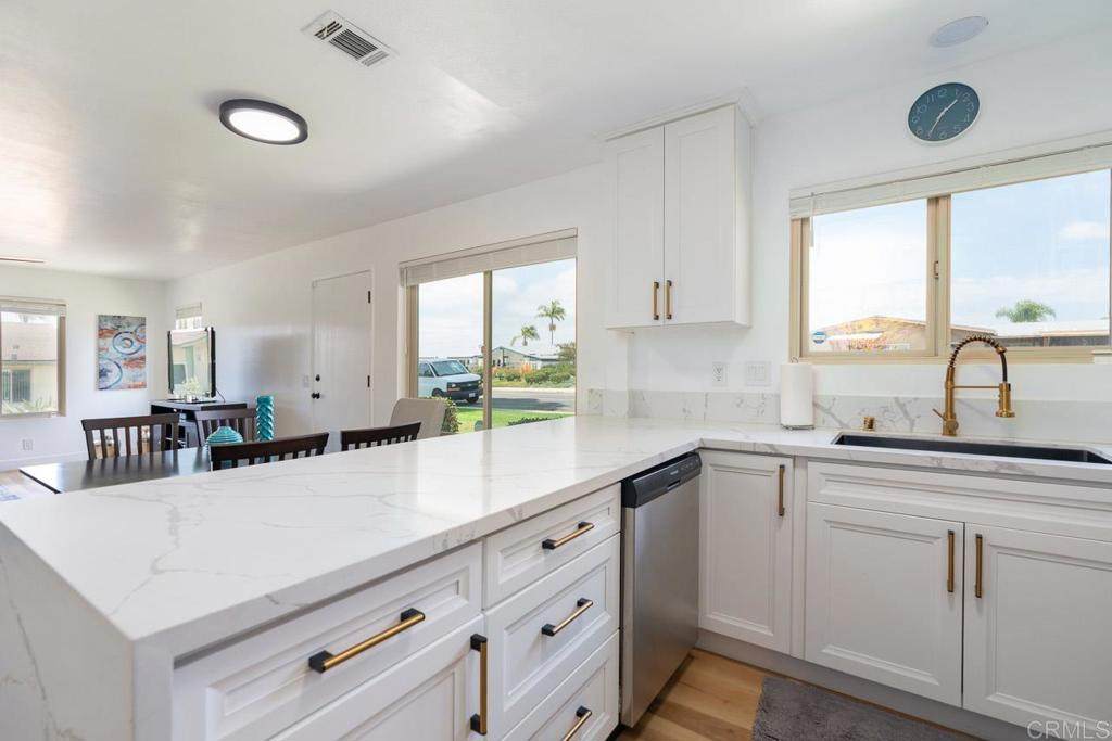 1025 Plover Way - Photo 1