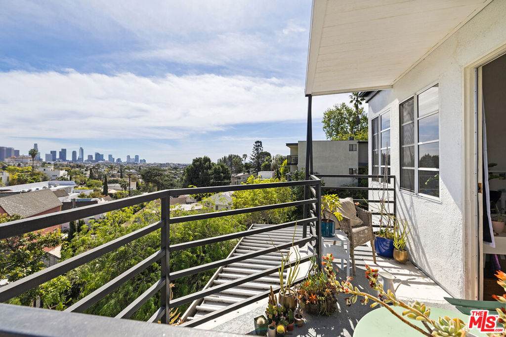960 Micheltorena Street - Photo 1