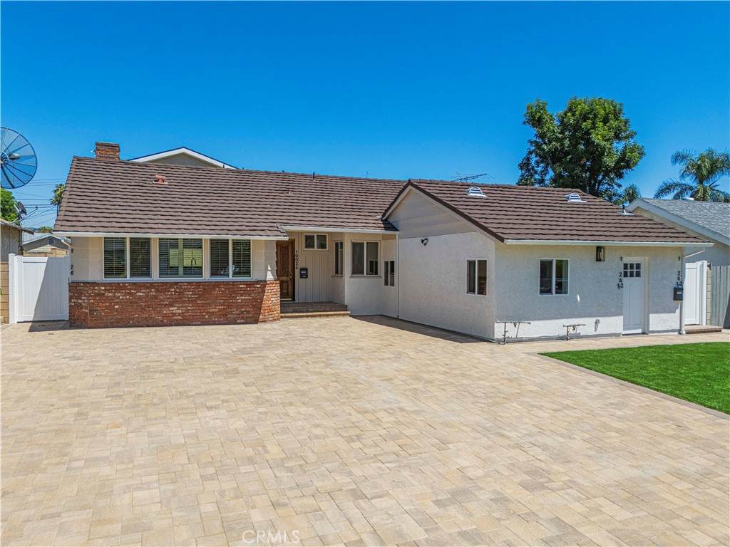 10024 Norwich Avenue - Photo 1