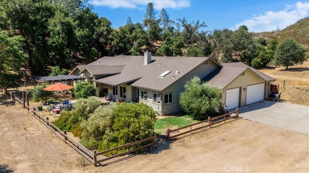 1575 Parkhill Road - Photo 1