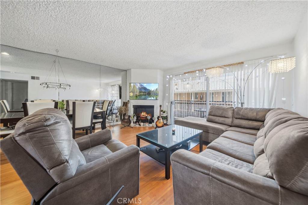 1236 1236 N Columbus Avenue - Photo 1