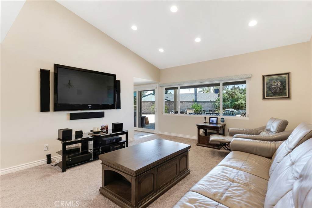 https://bt-photos.global.ssl.fastly.net/socal/orig_boomver_1_434322800-2.jpg