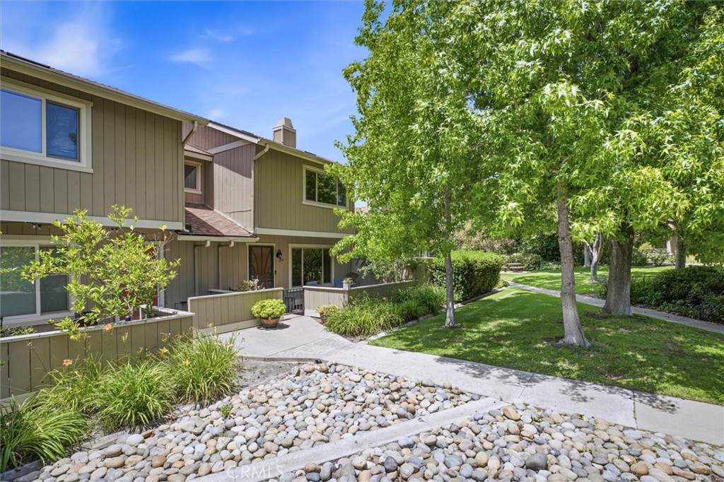 2250 King Ct - Photo 1