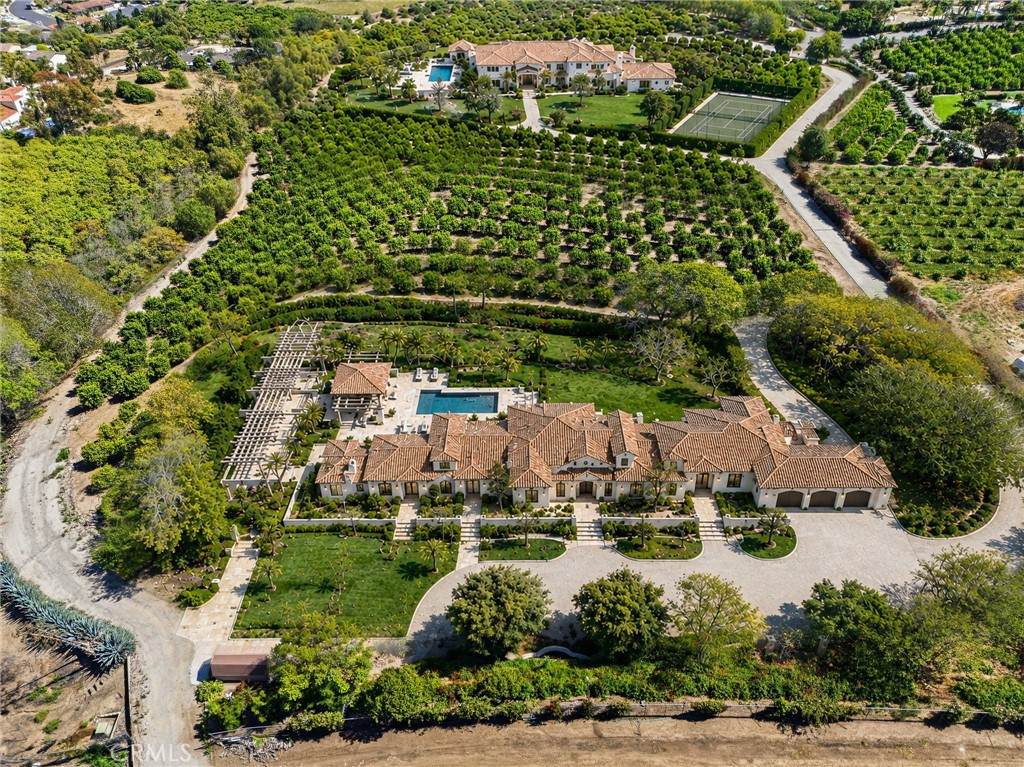 25 Encino - Photo 1
