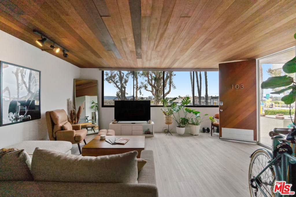 6209 Pacific Avenue - Photo 1