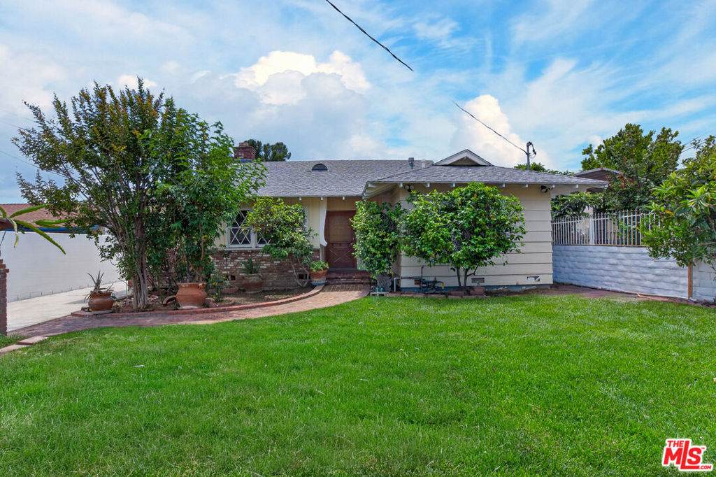 23036 Victory Boulevard - Photo 1