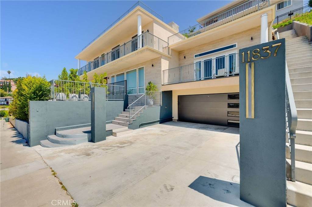 11837 Rideout - Photo 1