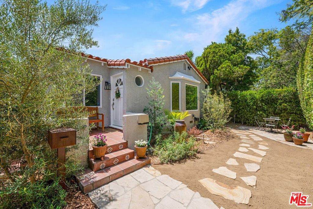8718 Cadillac Avenue - Photo 1