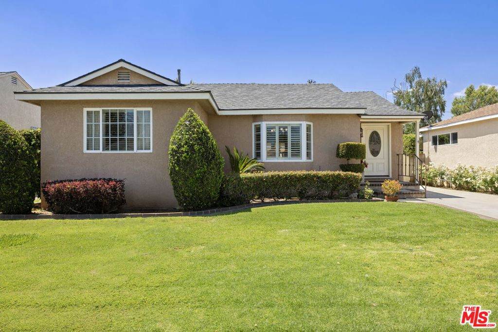 17630 Kittridge Street - Photo 1