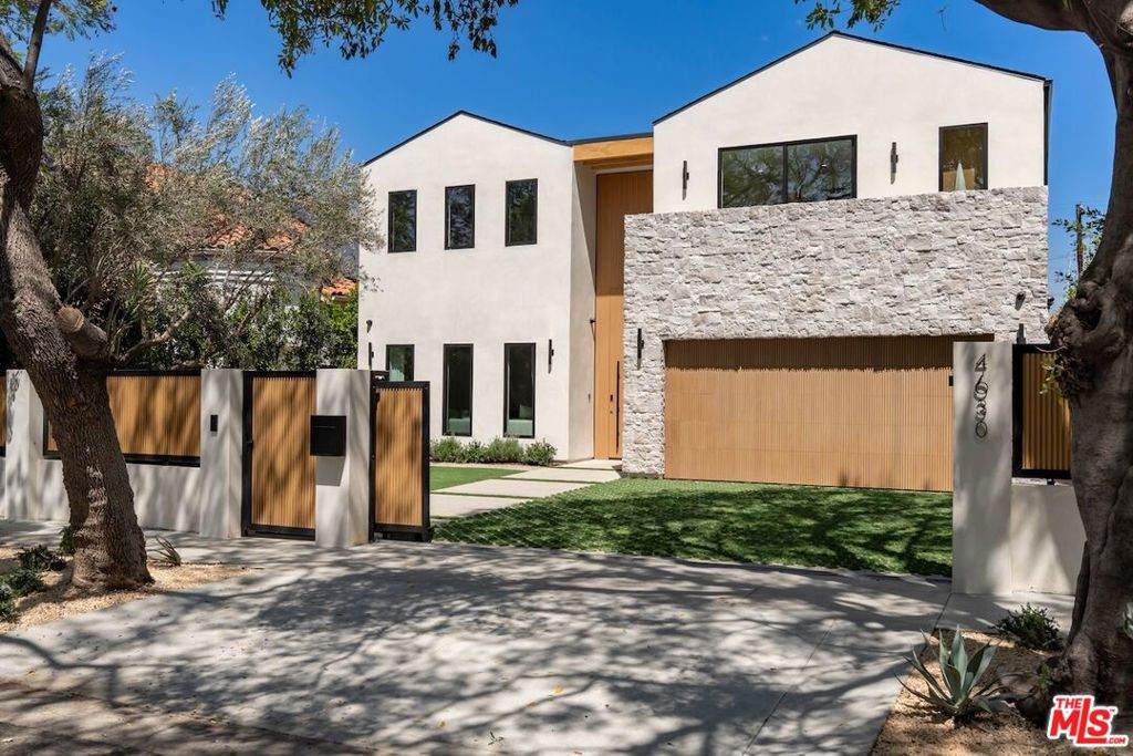 4628 Saloma Avenue - Photo 1