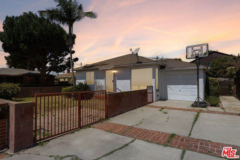 11257 Greenlawn Avenue - Photo 1