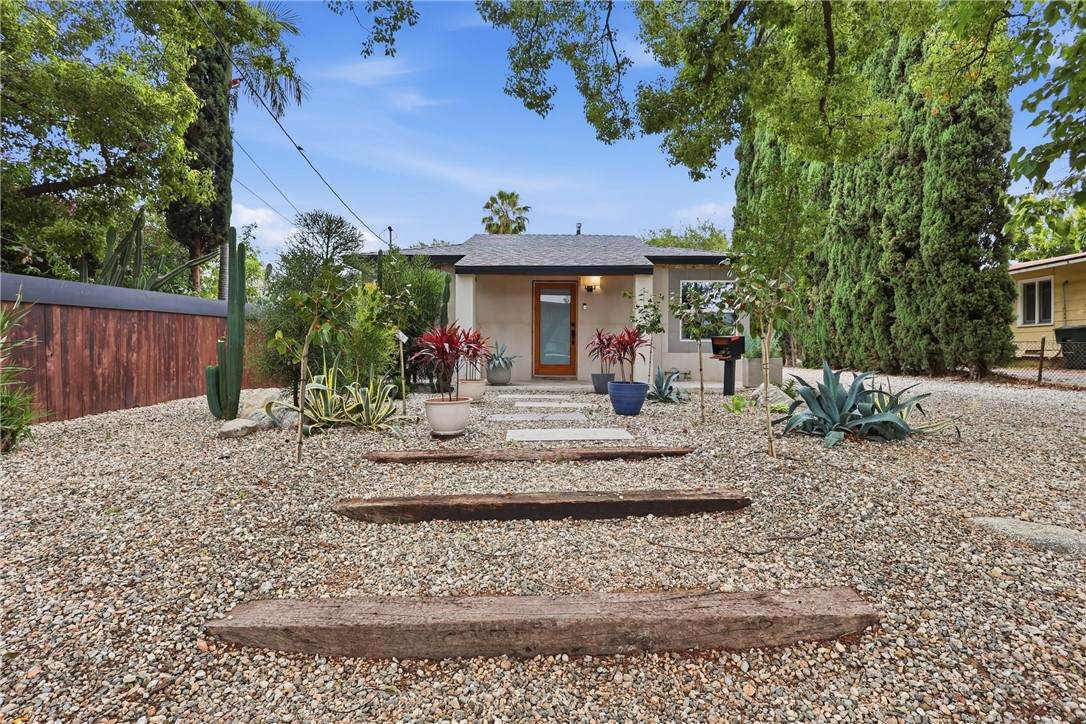 261 Oak - Photo 1