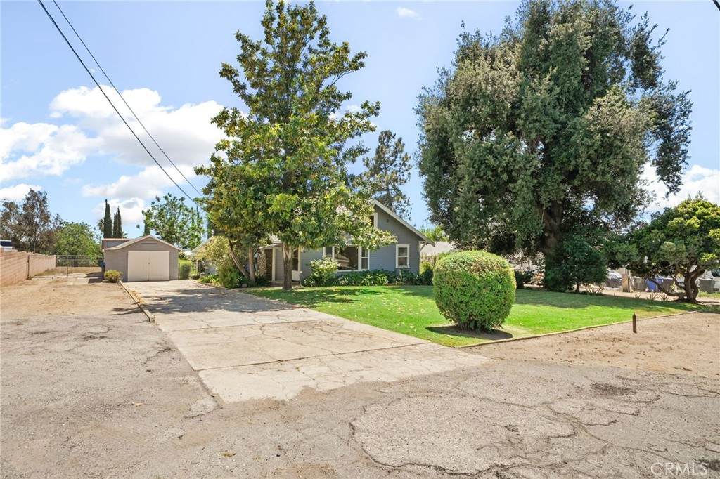 35209 Avenue E - Photo 1