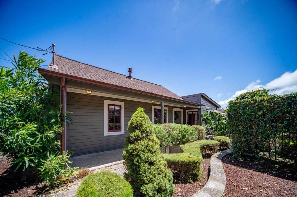 515 Dickman Avenue - Photo 1