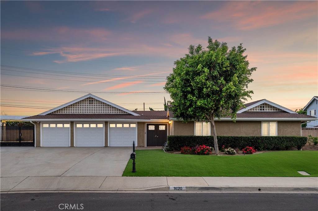 1620 Victoria Place - Photo 1