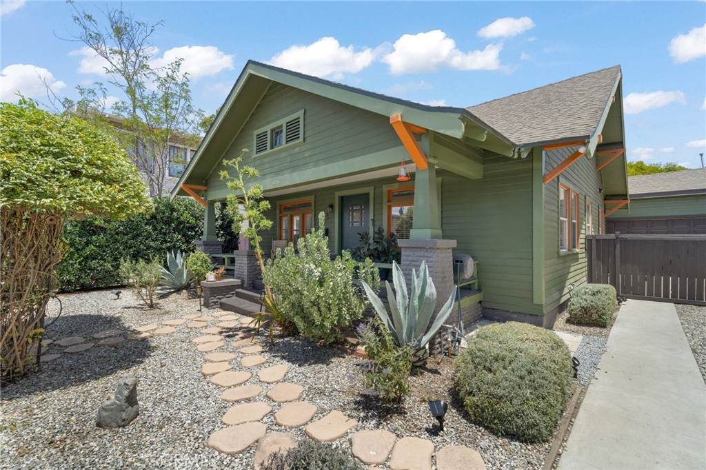 1014 Magnolia - Photo 1