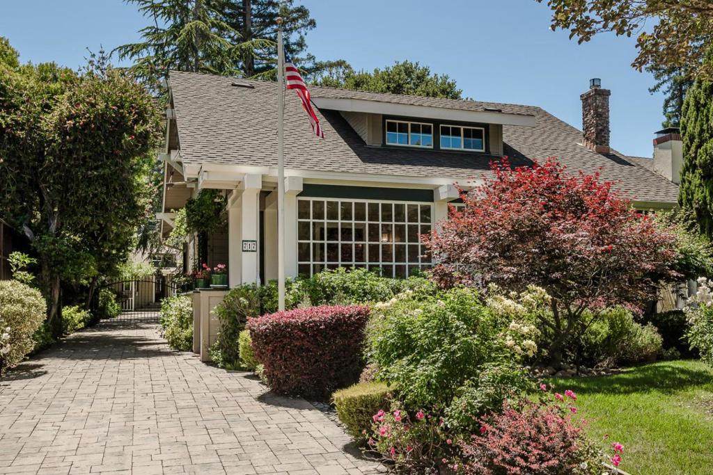 717 Walnut Avenue - Photo 1