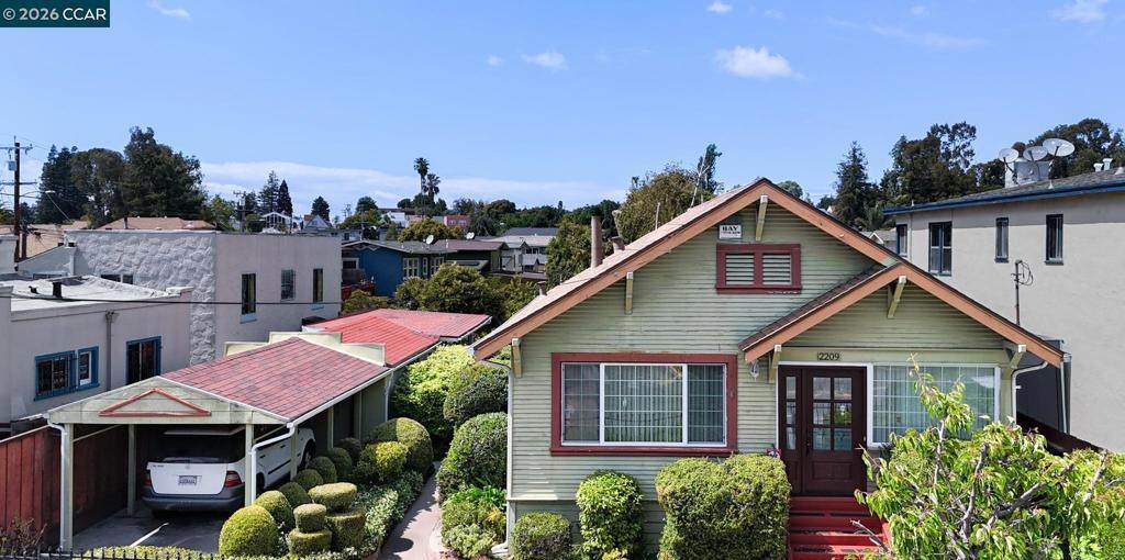 2209 35Th Ave - Photo 1