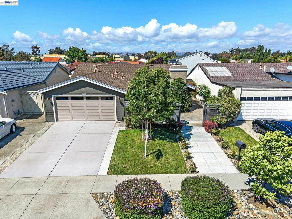 39052 Levi St - Photo 1