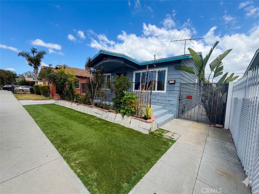 1425 Gage Avenue - Photo 1