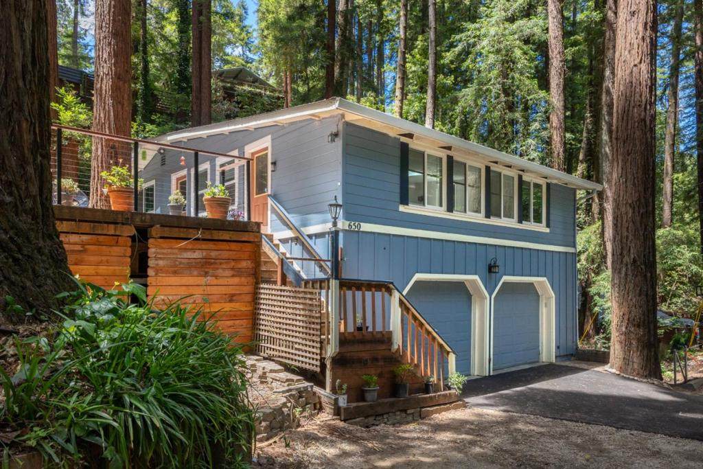 650 Lakeview Drive - Photo 1